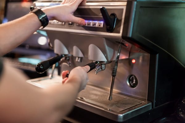 Como Manter Sua Máquina de Café Sempre Limpa e Funcionando Perfeitamente