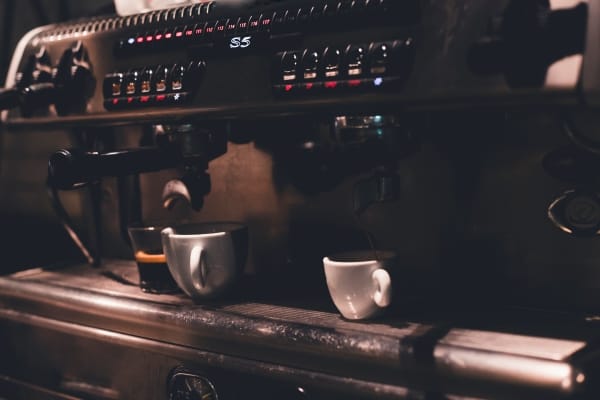 Máquina de Café para Escritórios: Como Aumentar a Produtividade e o Bem-Estar dos Funcionários